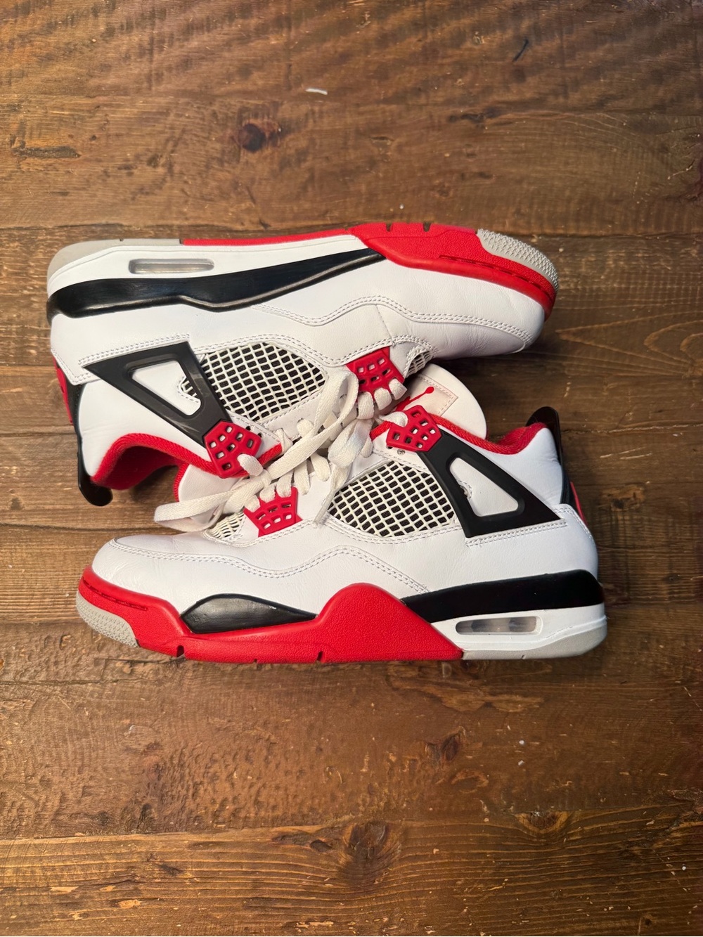 Jordan Men's White, Red & Black Retro Athletic Shoes